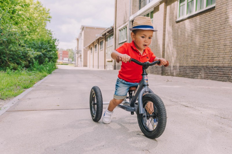 Pierwszy rowerek trójkołowy dziecięcy biegowy 2w1 szary matowy Trybike