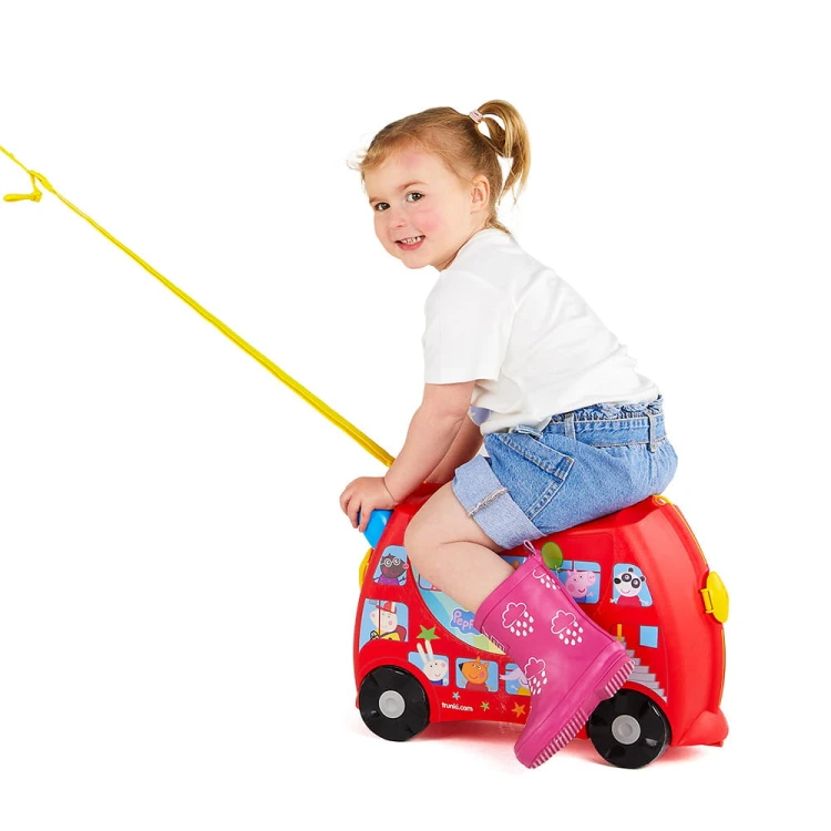 jezdzaca-walizeczka-trunki-swinka-peppa_25199_4.jpg