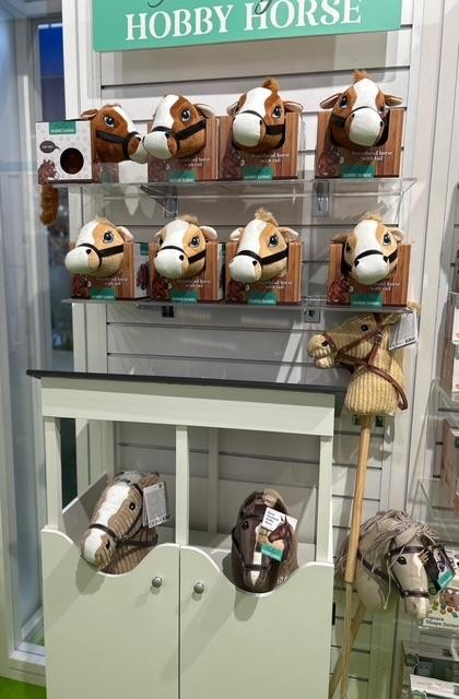 Koń na pasku z ogonem beige Holly Hobby Horse