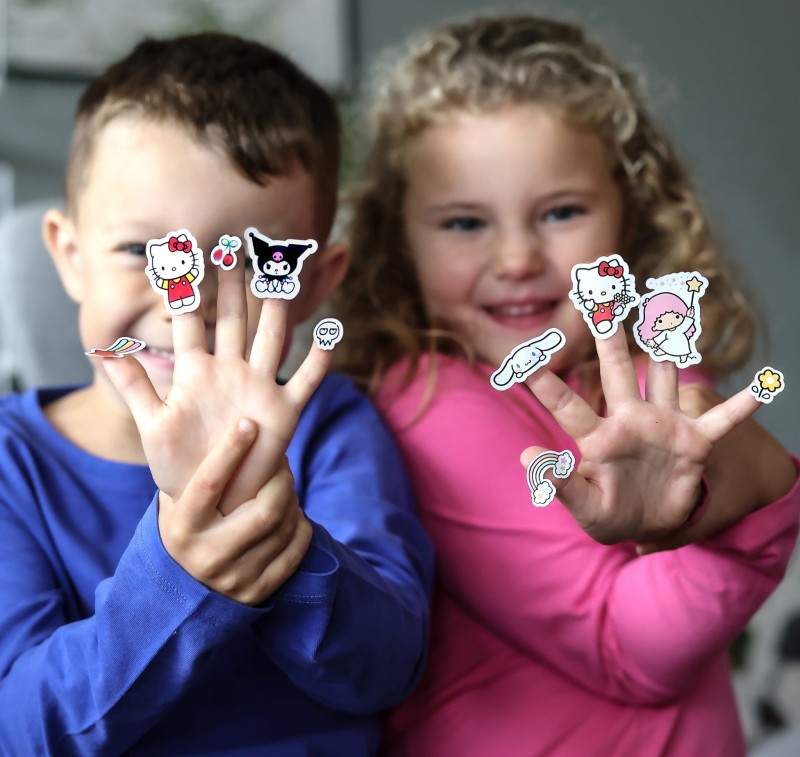 Zestaw naklejek do zabawy 70 sztuk zabawka dla dzieci naklejki Hello Kitty MICKI