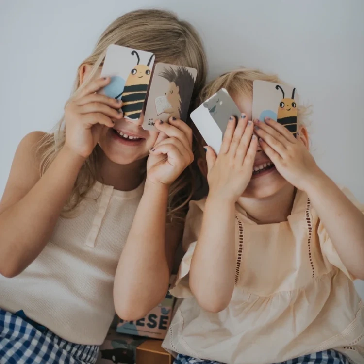 pol_pl_And-We-Talk-O-nas-kids-Pytania-dla-mlodszej-generacji-844_3.webp