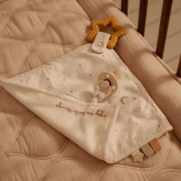 Przytulaczek z zawieszką do smoczka i gryzakiem Newborn Naturals Little Dutch