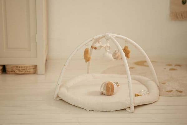 Mata aktywizująca z pałąkiem Newborn Naturals Little Dutch