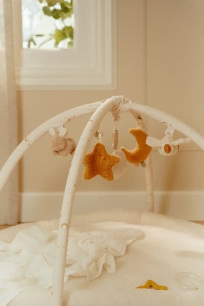 Mata aktywizująca z pałąkiem Newborn Naturals Little Dutch
