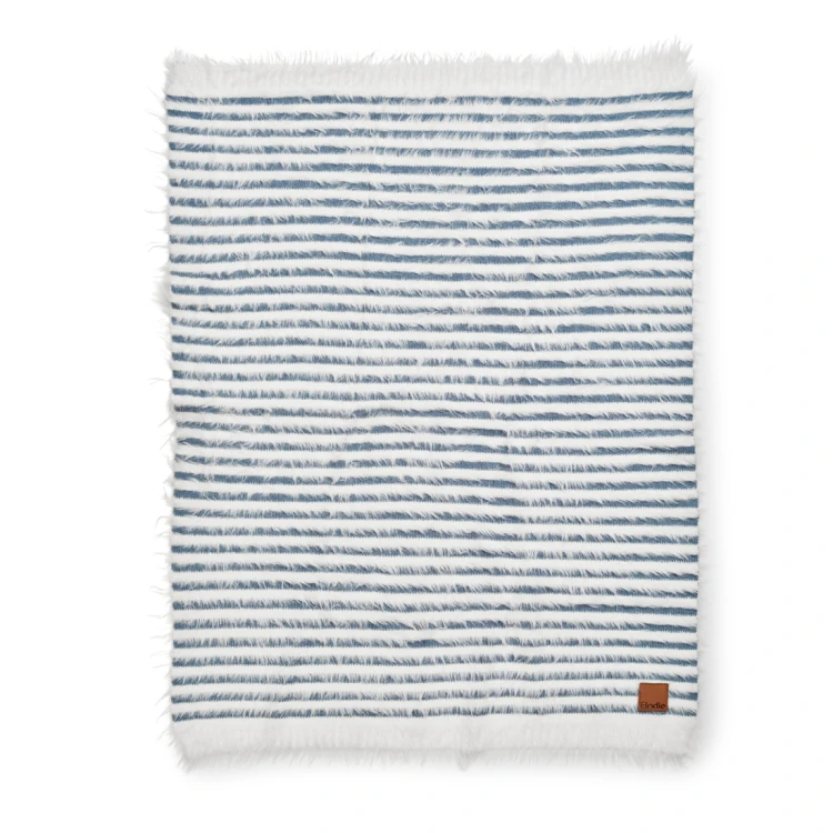 Elodie Details - Kocyk Furry Knit - Berry Blue