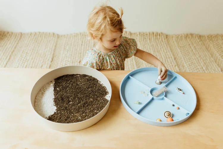 pol_pl_Jellystone-Tacka-sensoryczna-Play-Tray-Soft-Blue-2w1-pojemnik-niebieski-315_21.jpg