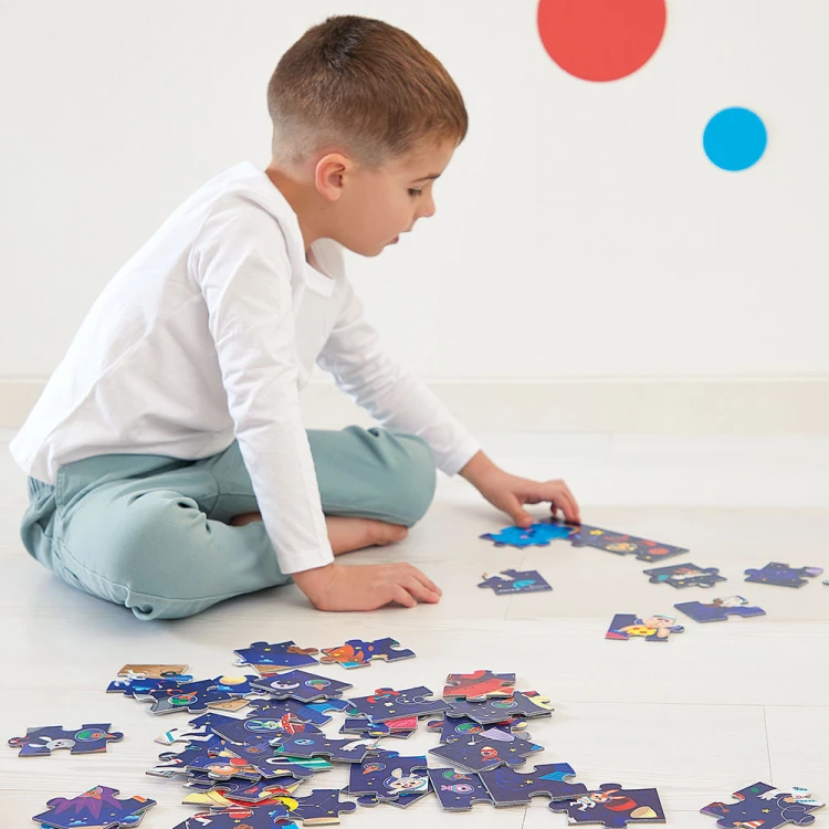 J02557-3700217325572-Janod-Puzzle-w-walizce-Rakieta-kosmiczna-54-elementy-5-plus- (9) (1).jpg