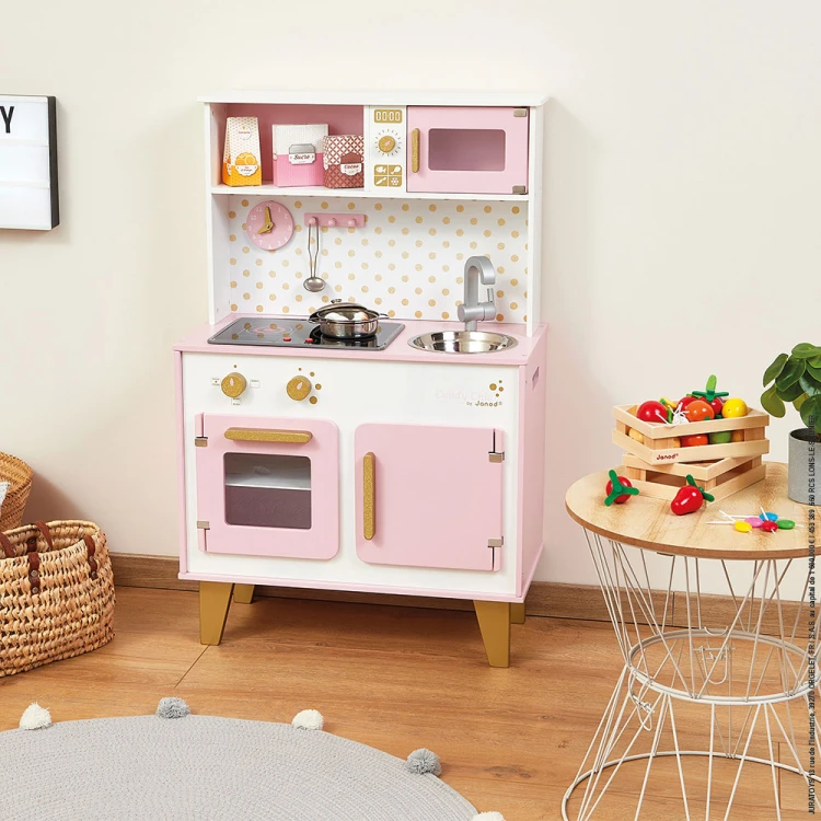 J06554-3700217365547-Duza-kuchnia-drewniana-z-dzwiekiem-i-6-akcesoriami-Candy-Chic-Janod-lifestyle-(1).jpg
