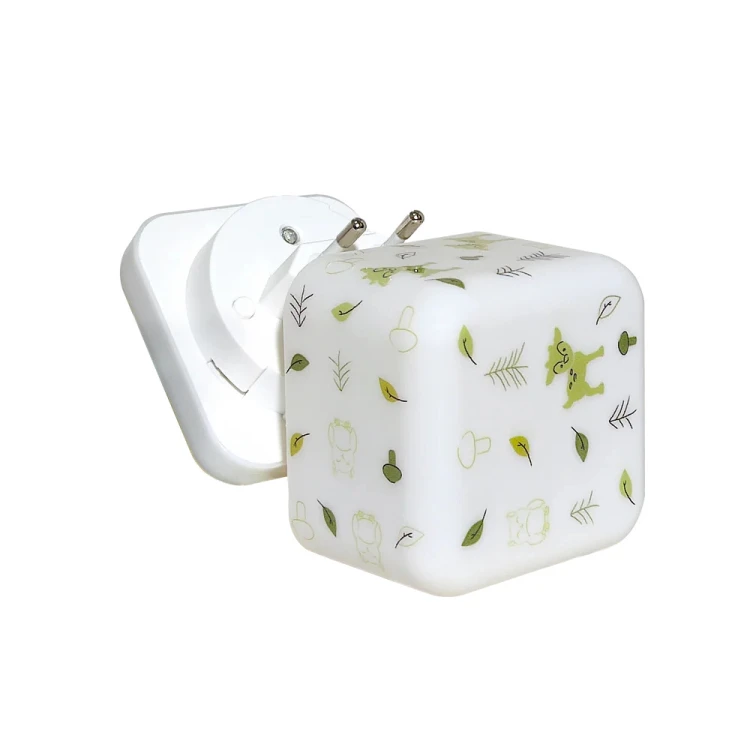przenosna-lampka-nocna-cube-b-swiecaca-kostka-las_25651_01.jpg