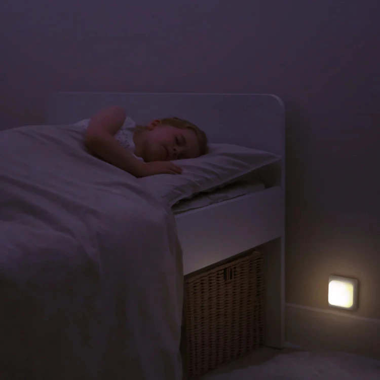 przenosna-lampka-nocna-cube-b-swiecaca-kostka-smok-drake_25654_3.jpg