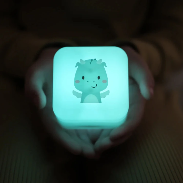 przenosna-lampka-nocna-cube-b-swiecaca-kostka-smok-drake_25654_2.jpg
