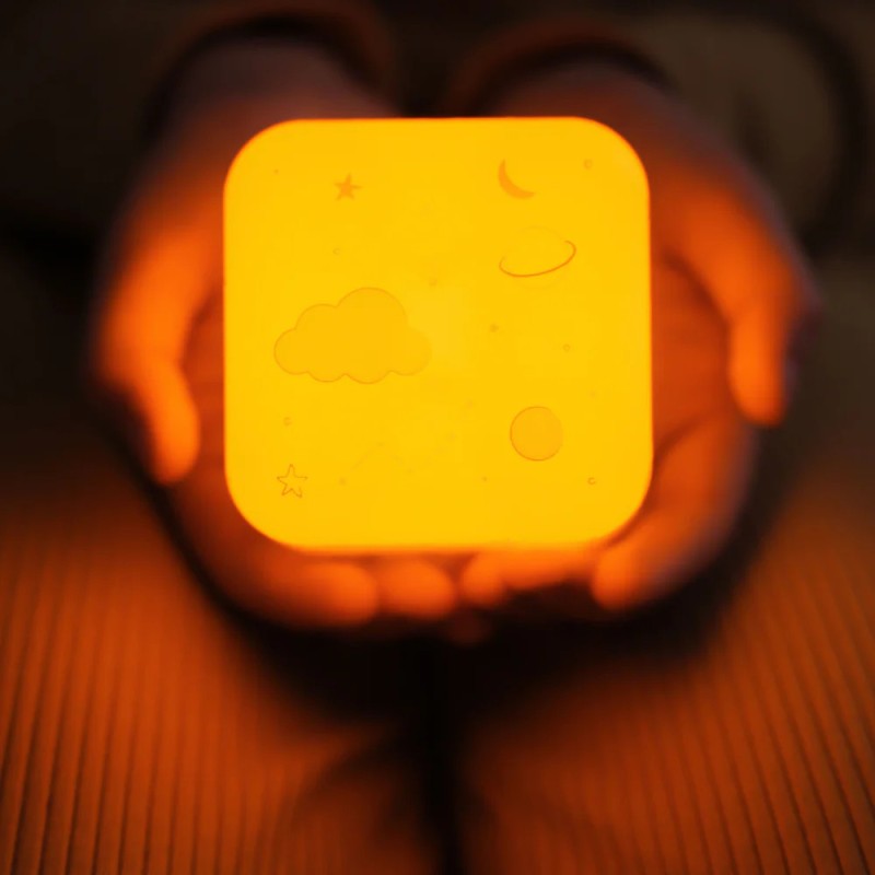 Przenośna lampka nocna Cube B™ świecąca kostka Kosmos Cloud B