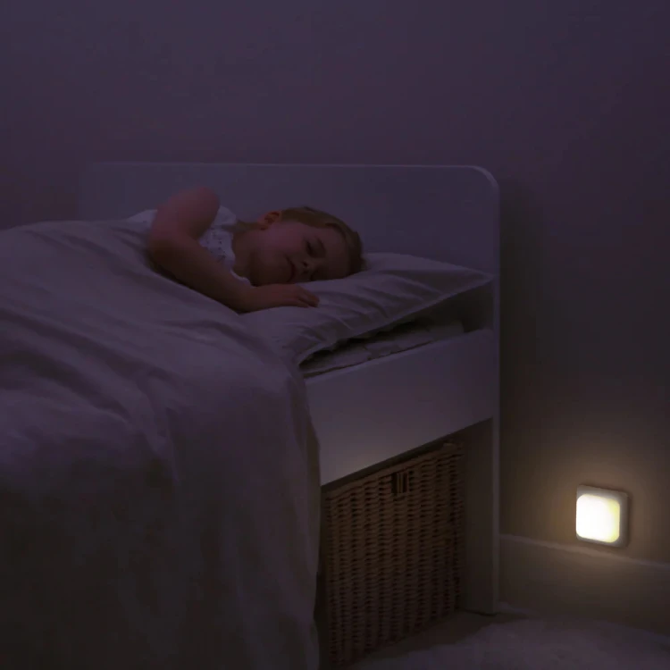przenosna-lampka-nocna-cube-b-swiecaca-kostka-jednorozec-lily_25655_3.jpg