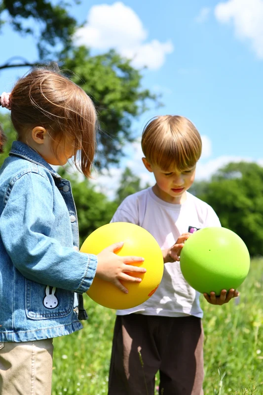 Cicha puszysta piłka Słoneczny żółty ⌀ 20 cm mideer