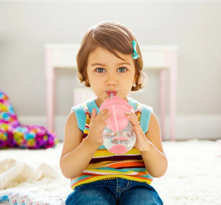 pol_pl_Munchkin-Kubek-niekapek-ze-slomka-rozowy-207-ml-1308_4.webp