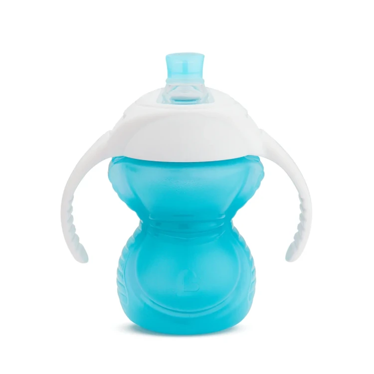 pol_pl_Munchkin-Kubek-treningowy-z-ustnikiem-odpornym-na-gryzienie-niebieski-237-ml-1315_1.webp
