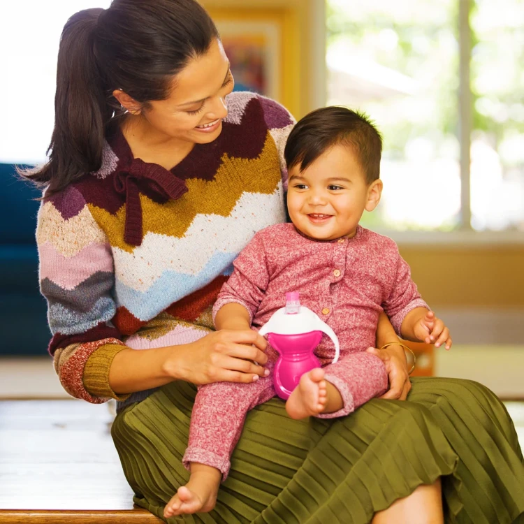 pol_pl_Munchkin-Kubek-treningowy-z-ustnikiem-odpornym-na-gryzienie-rozowy-237-ml-1316_1.webp