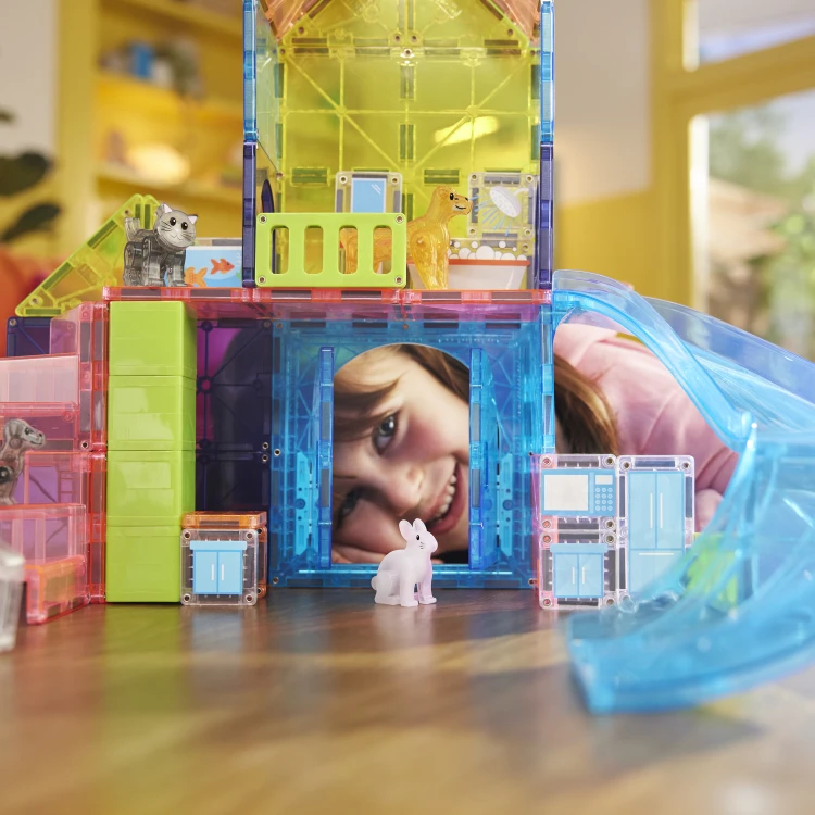 25Pet_Playhouse_LS3_RGB.jpg
