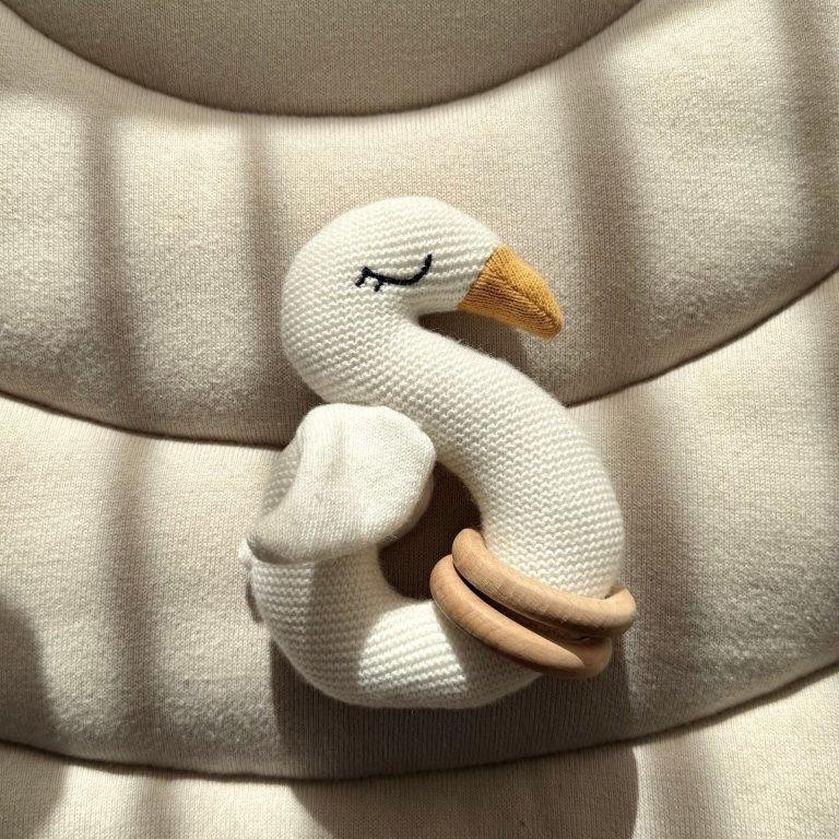 Grzechotka gryzak Swan 0+ Vanilla Copenhagen