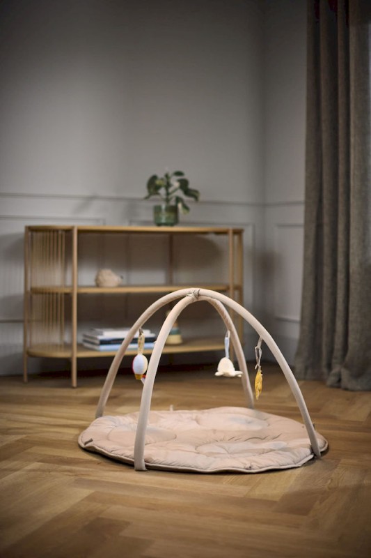Mata edukacyjna z 3 zabawkami Beige Filibabba