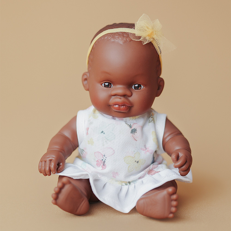 pol_pl_Lalka-dziewczynka-Afrykanka-21cm-Miniland-My-Friends-Me-883_7.jpg