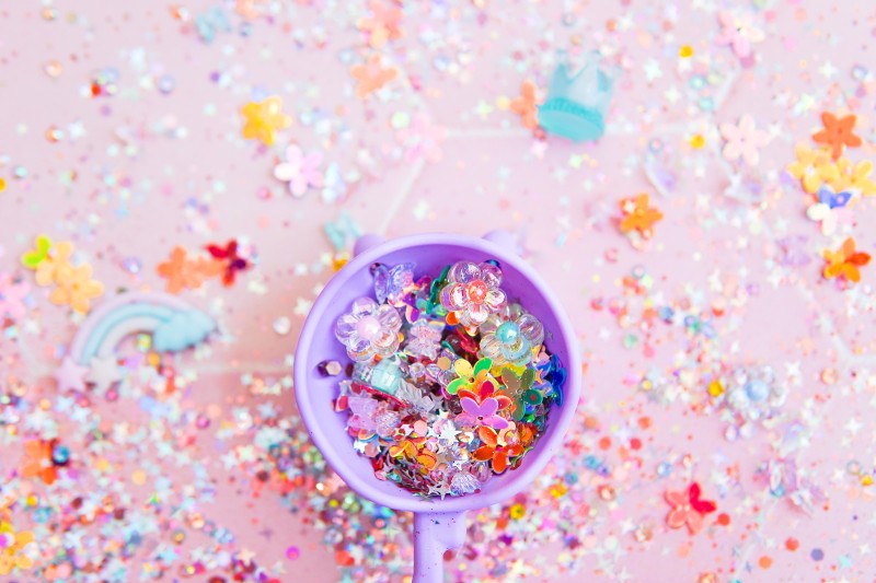 Wkład figurki brokaty do słoików zabaw sensorycznych FAIRY Fun Fillers Glo Pals