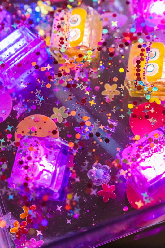 Wkład figurki brokaty do słoików zabaw sensorycznych FAIRY Fun Fillers Glo Pals